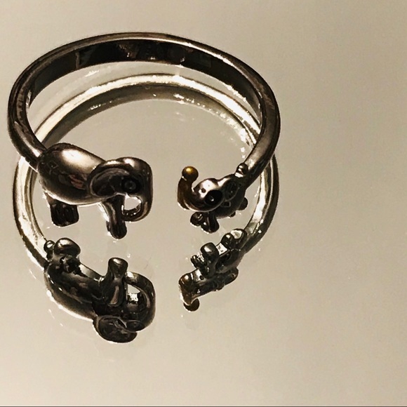 Jewelry - ‼️NEW‼️Mommy and Baby Elephant Ring